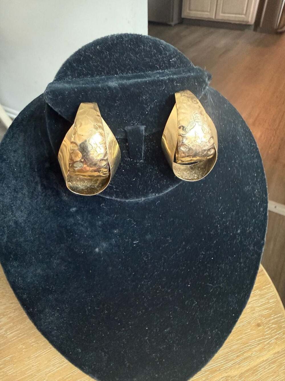 Vintage Gold Tone Hammered Chunky Statement Hoop Earrings